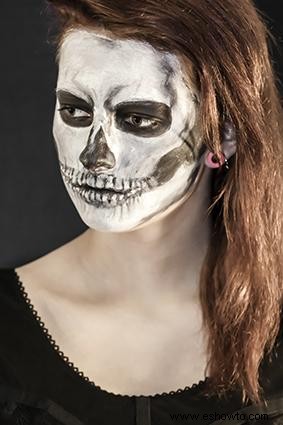 Pintura facial de esqueleto