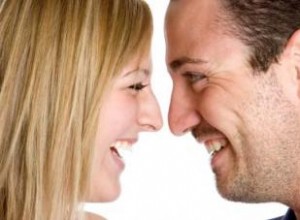 70 preguntas imprimibles del juego para recién casados ​​para un desafío romántico