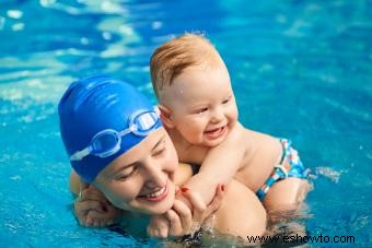 Lo que necesita saber sobre las lecciones de natación para bebés