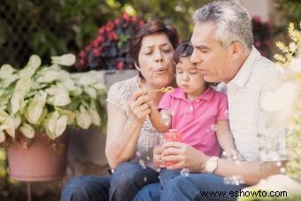 ¡Felicidades, abuelos! Deseos creativos para celebrar un nuevo bebé