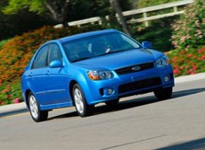 ¿Vale la pena el Kia Spectra? Análisis a fondo de este compacto