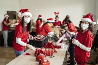 Cómo adoptar una familia para las fiestas y marcar la diferencia