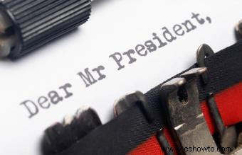 Cómo escribir una carta al presidente (con muestra)