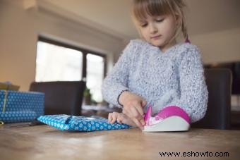 Cómo configurar una tienda de regalos navideños en la escuela 