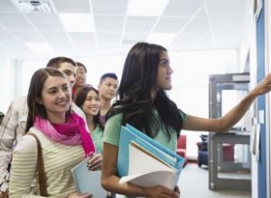 Folletos Efectivos para Recaudación de Fondos Escolares: Diseños Listos y Estrategias de Distribución