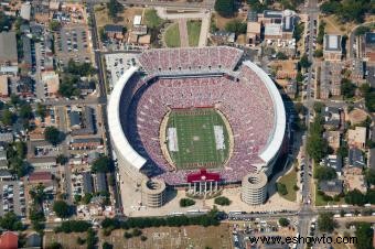 ¿Gana dinero el fútbol universitario?