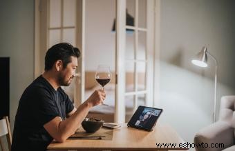 Consejos sobre relaciones a larga distancia para celebrar la víspera de Año Nuevo