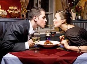 12 Formas Divertidas y Originales de Besar a tu Pareja