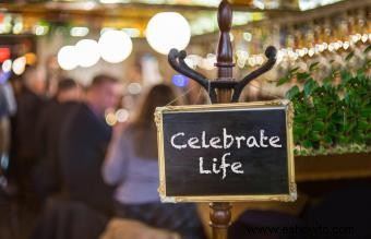Ideas para fiestas de celebración de la vida (temas, decoración, menú y más)