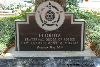 Lista de memoriales policiales (físicos y en línea) 