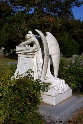 Imágenes de lápidas de ángel y significado de poses