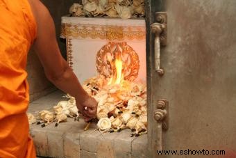 Rituales funerarios budistas y tradiciones del final de la vida