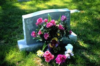 Comprar el florero adecuado para la lápida mortuoria