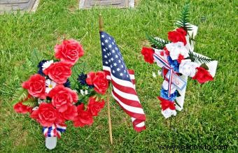 Floreros de cementerio para exhibir sus arreglos florales