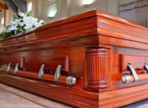 Ataúd Rectangular vs. Ataúd Tradicional: Diferencias Clave en Forma, Precio y Uso