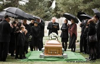 Etiqueta funeraria antes, durante y después del servicio