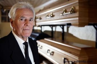 Cómo convertirse en director de una funeraria:capacitación y requisitos