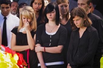Ropa de funeral adecuada para hombres, mujeres y niños