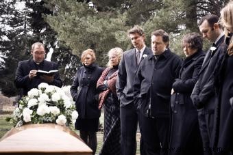 Qué ponerse para un funeral en invierno:atuendos de buen gusto