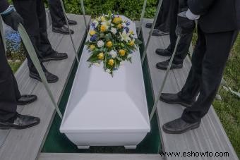 ¿Por qué enterramos a los muertos? Tradiciones y razones prácticas
