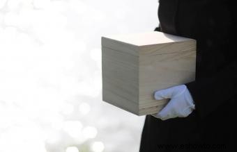 Cómo planificar un servicio junto a la tumba para el entierro de cenizas