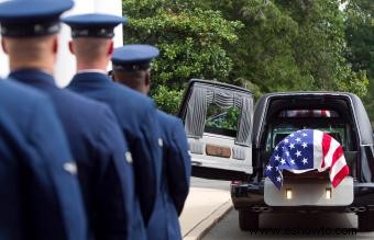 Tradiciones funerarias y tributos policiales explicados