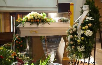 Decoraciones funerarias sencillas para que sea memorable
