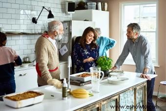 Cómo manejar la familia y la política de forma pacífica:una guía sencilla