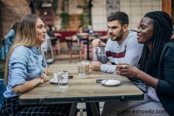 Cómo llevarse bien con los cónyuges de sus hermanos