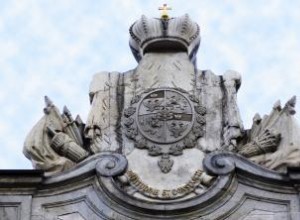 Símbolos Familiares: Expresando Unidad y Orgullo a Través de las Generaciones