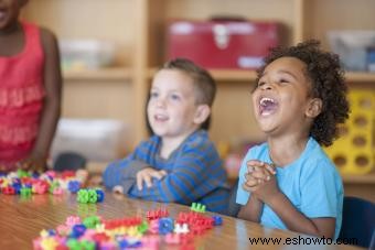 Más de 100 chistes divertidos para niños que los harán reír a carcajadas