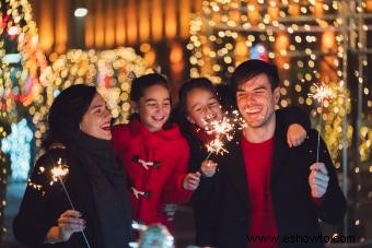 Diez maneras de hacer que la víspera de Año Nuevo con los niños sea una cuenta regresiva de diversión familiar