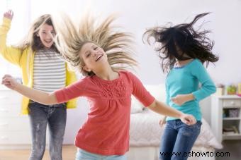 11 sencillos movimientos de baile para que los niños se muevan y diviertan (con videos)