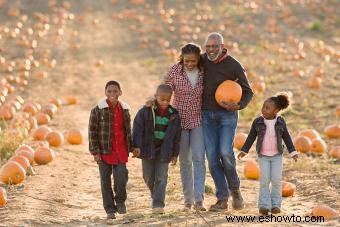 Ideas para fotos familiares de otoño que abrazan el espíritu de la temporada