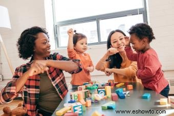 Juegos para romper el hielo entre padres e hijos para iniciar eventos familiares con una nota divertida