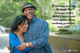 Feliz aniversario, mamá y papá:más de 60 mensajes sinceros para celebrar su amor