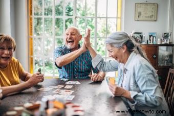 Ideas divertidas para actividades y pasatiempos en interiores para personas mayores