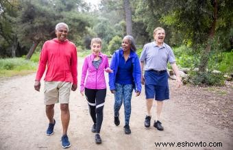 Los mejores zapatos para caminar para personas mayores:manténgase activo con confianza