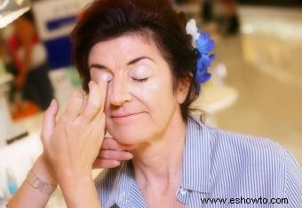 Consejos de maquillaje de ojos para personas mayores
