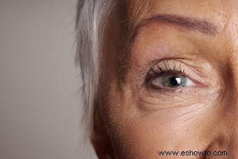 Consejos de maquillaje de ojos para personas mayores