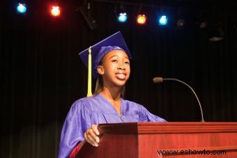 Cómo iniciar un discurso de graduación