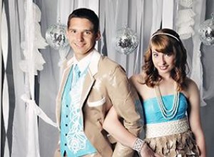 Concurso Stuck at Prom: Crea Vestidos de Graduación con Cinta Duck Tape y Gana Becas de hasta $10,000