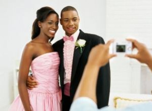 Poses Halagadoras y Profesionales para Fotos del Baile de Graduación