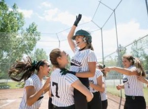 ¿Por qué los deportes en la secundaria son esenciales para el desarrollo de tu hijo?