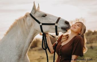 135 nombres de caballos blancos de elegantes a divertidos