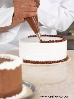 Decoración de pasteles con glaseado de crema de mantequilla