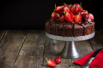 Cómo decorar un pastel con fresas