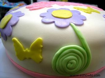 Pastel de primavera con fondant