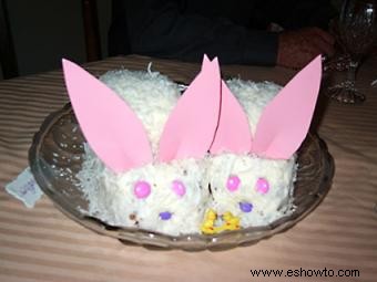 Cuatro formas de decorar un pastel de conejo de Pascua