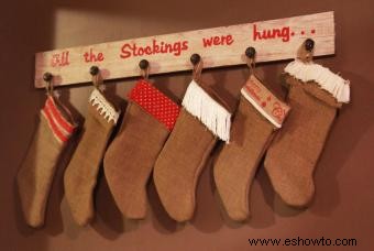 11 formas de colgar calcetines de Navidad sin repisa de la chimenea